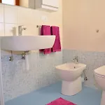 Experience The Breeze In Our Bright Flat *