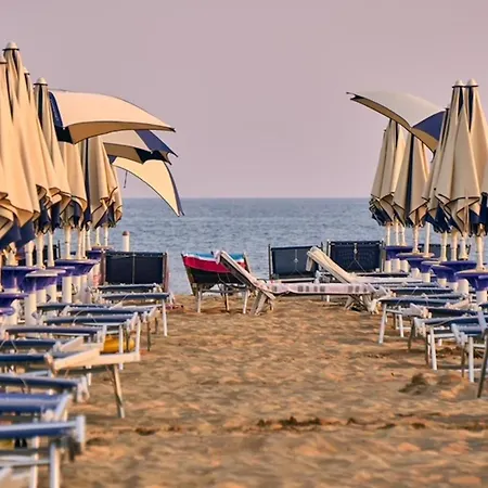 Experience The Breeze In Our Bright Flat * Μπιμπιόνε