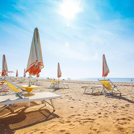 Experience The Breeze In Our Bright Flat *