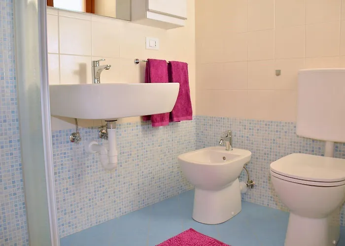 Experience The Breeze In Our Bright Flat *